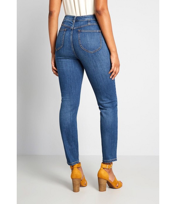 The Molly Straight Ankle Jeans
