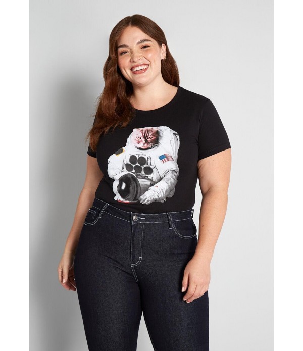 Cat-stronaut Graphic Tee