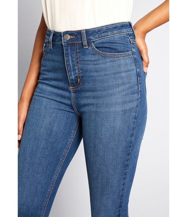 The Molly Straight Ankle Jeans