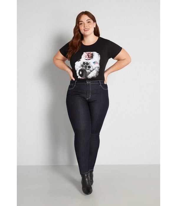Cat-stronaut Graphic Tee