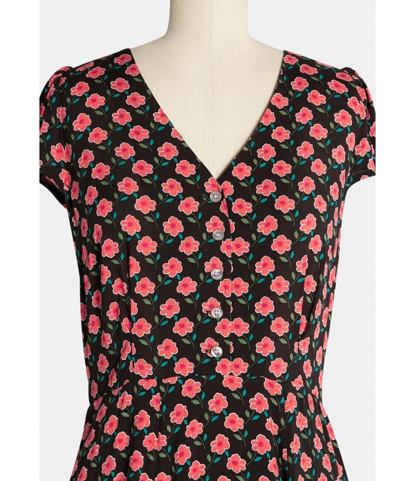 A Pocketful of Pretty Midi Dress