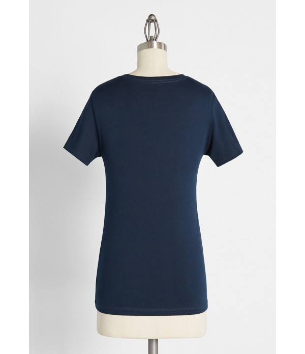 Holly Jaw-lly Graphic Tee