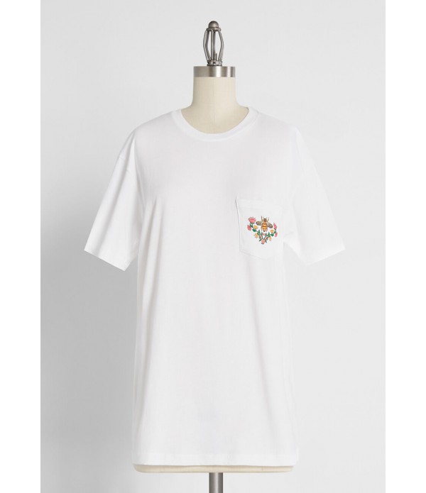 Queen Bee's Garden Graphic Pocket Tee