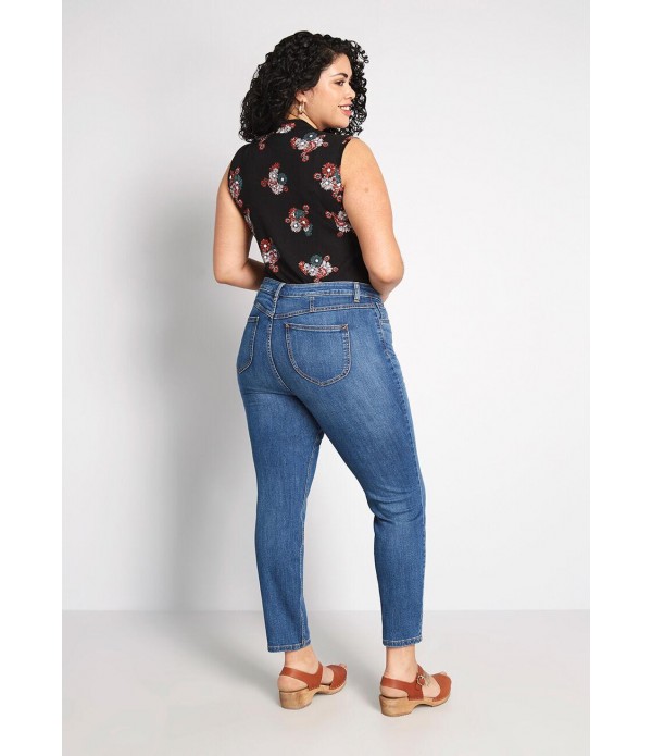 The Molly Straight Ankle Jeans